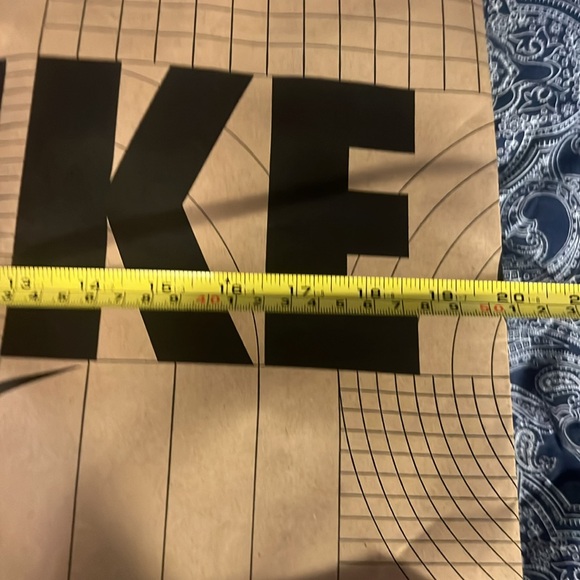 🔥LARGE NIKE GIFT BAG #CHRISTMAS - Picture 4 of 5